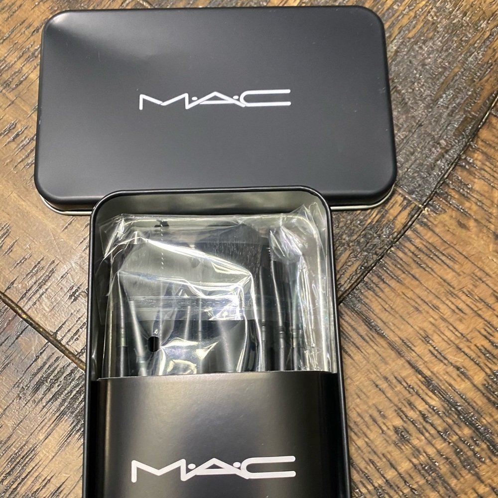 - Mac mini brush set